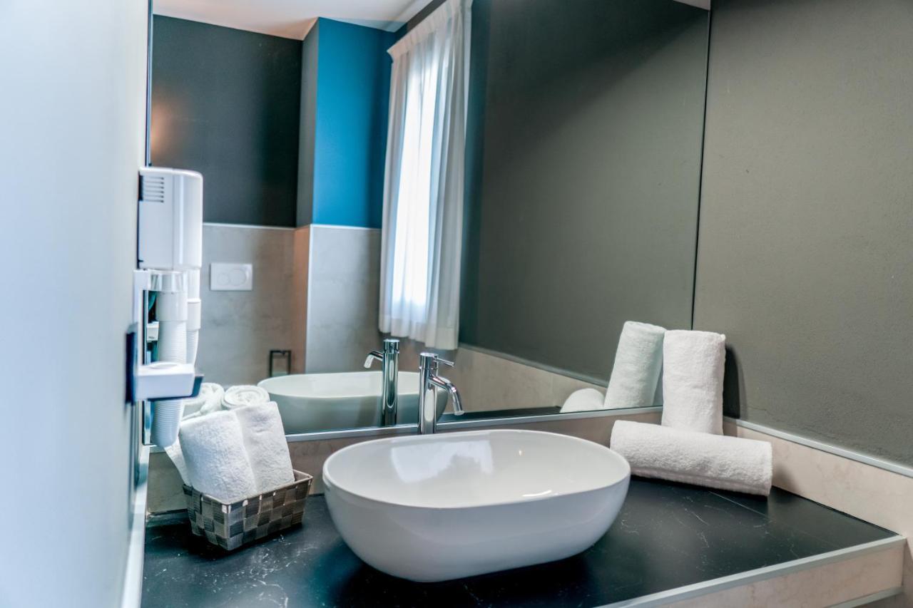 K Modern Hotel 페스키에라델가르다 외부 사진